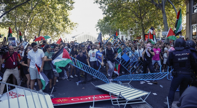 Imagem de Manifestantes pró-Palestina invadem circuito final em Madrid