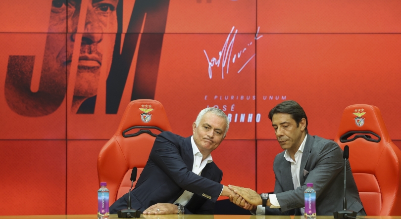 Imagem de Mourinho assina pelo Benfica até 2027