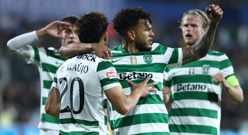 Imagem de Sporting iguala provisoriamente líder FC Porto com triunfo no Estoril