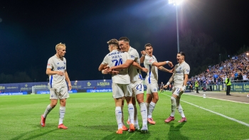 Imagem de FC Porto goleia em Arouca e continua 100% vitorioso na liderança