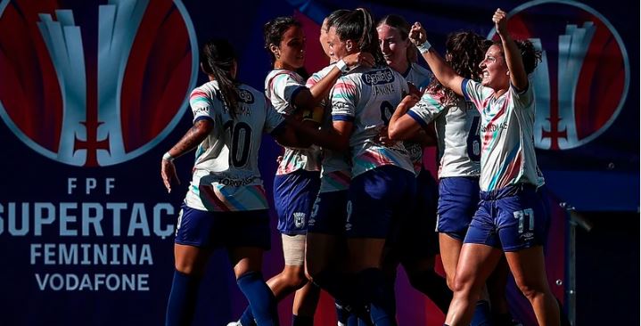 Imagem de Madeirense conquista Supertaça feminina de futebol