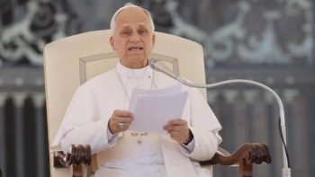 Imagem de Papa lamenta indiferença perante a violência