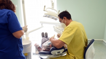 Imagem de Dentistas querem rever a tabela de comparticipações nos atos de saúde oral (áudio)