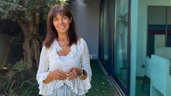 Imagem de Elsa Fernandes toma hoje posse como Secretária Regional da Educação (áudio)