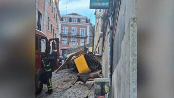 Imagem de Elevador da Glória, em Lisboa, descarrilou