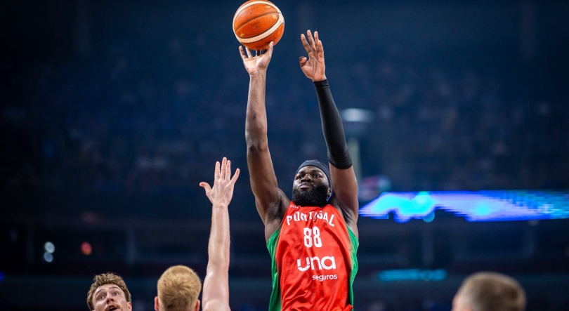 Imagem de Portugal vence Estónia e qualifica-se para os oitavos de final