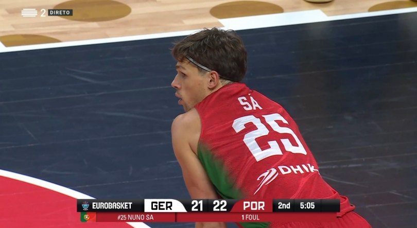 Imagem de Nuno Sá já somou minutos nos ‘oitavos’ do EuroBasket