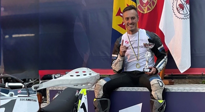 Imagem de Dinarte Nóbrega impôs-se em mais um Grande Prémio de Supermoto