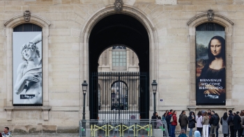 Imagem de Nove peças terão sido roubadas do museu do Louvre em Paris