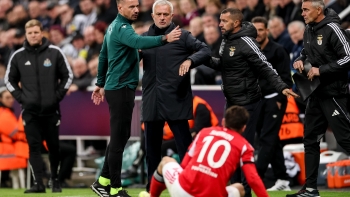 Imagem de Benfica sofre nova derrota em Newcastle e continua sem pontuar