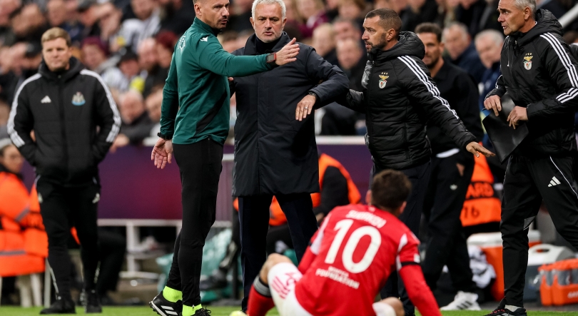 Imagem de Benfica sofre nova derrota em Newcastle e continua sem pontuar