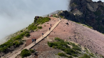Imagem de Carga turística afeta alguns locais de interesse geológico (vídeo)