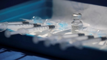 Imagem de Vacinas de mRNA da covid-19 estimulam resposta imunológica para combater o cancro