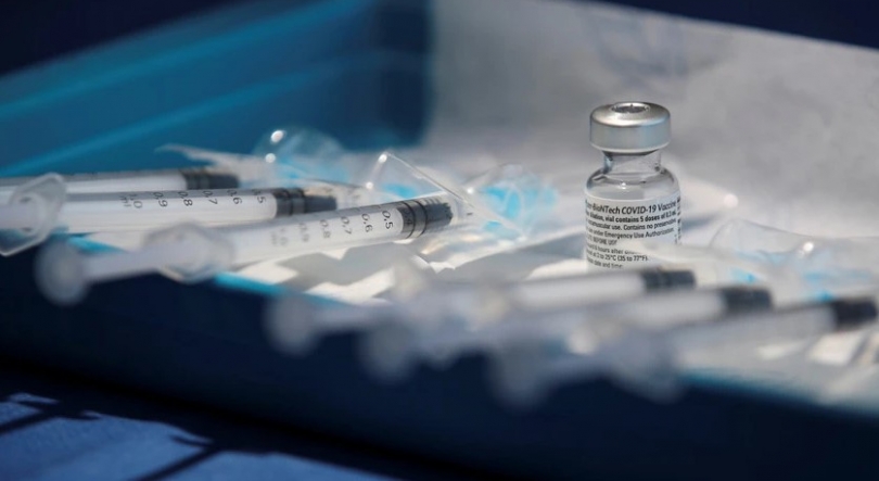 Imagem de Vacinas de mRNA da covid-19 estimulam resposta imunológica para combater o cancro