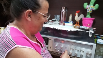 Imagem de A música e a informação da rádio continuam a fazer parte da vida de muitas pessoas (áudio)