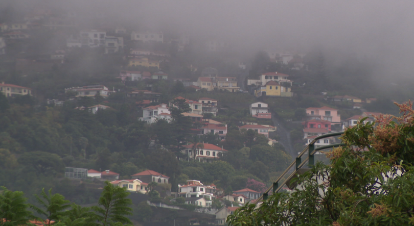 Imagem de Costa Sul e regiões montanhosas sob aviso amarelo para a chuva forte (vídeo)