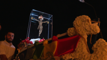 Imagem de Milhares de pessoas participaram na procissão do Senhor dos Milagres (vídeo)