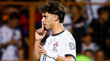 Imagem de Félix e Nuno Tavares fora do jogo de Portugal com República da Irlanda