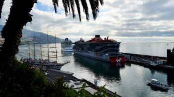 Imagem de Casa cheia no Porto do Funchal