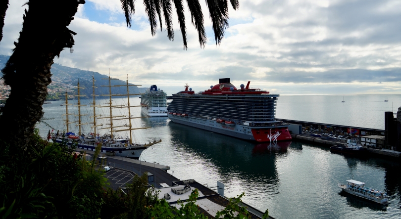 Imagem de Casa cheia no Porto do Funchal