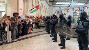 Imagem de PSP permanece no Rossio a acompanhar presença de manifestantes pró-Palestina