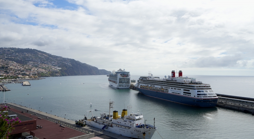 Imagem de Bolette e Emerald Princess animam Porto do Funchal