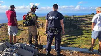 Imagem de Casal de turistas resgatado pela PSP numa levada em São Vicente