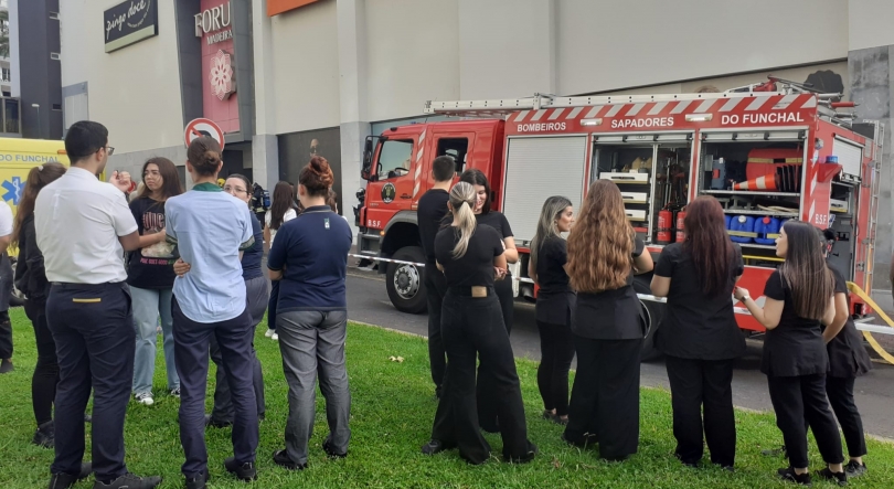Imagem de Fórum Madeira evacuado num simulacro