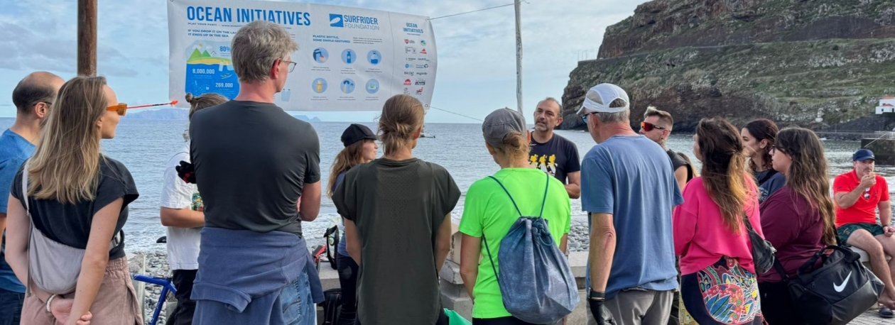 Imagem de Duas dezenas aproveitaram o domingo para limpar o calhau de Machico (vídeo)