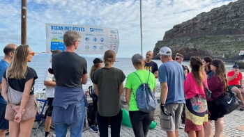 Imagem de Duas dezenas aproveitaram o domingo para limpar o calhau de Machico (vídeo)