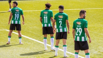 Imagem de Ribeira Brava perde na deslocação a Chaves