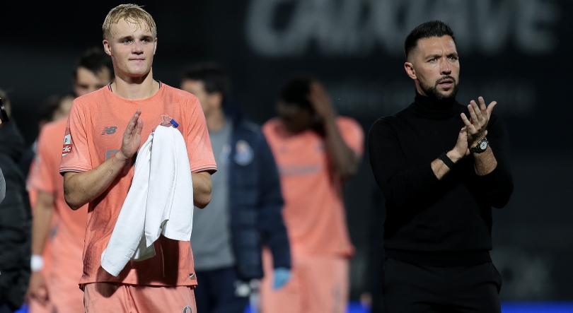 Imagem de FC Porto segura liderança isolada ao vencer Famalicão