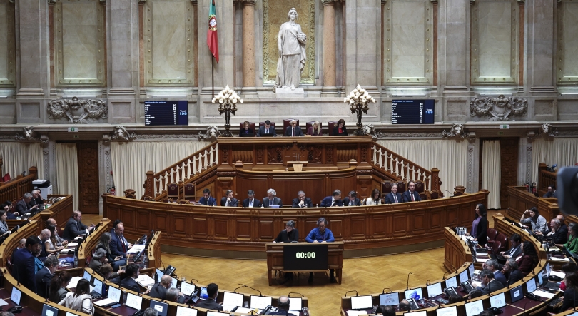 Imagem de Oposição mantém congelamento das propinas em 2026/2027