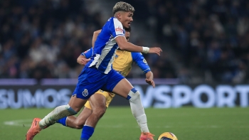 Imagem de FC Porto mantém liderança isolada ao vencer Estoril Praia