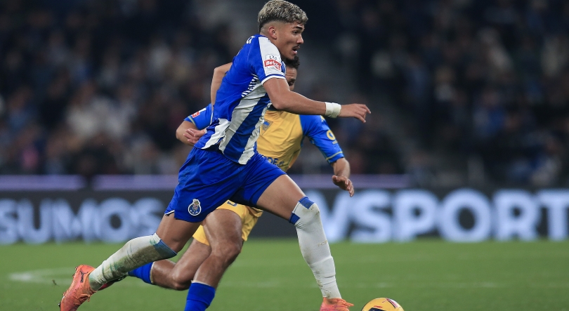 Imagem de FC Porto mantém liderança isolada ao vencer Estoril Praia