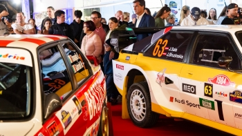 Imagem de Praça CR7 atraiu muito público para ver carros do Rali Legend (vídeo)