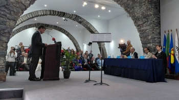 Imagem de Universidades não podem ser só fábricas de notas onde se promove a competição (áudio)