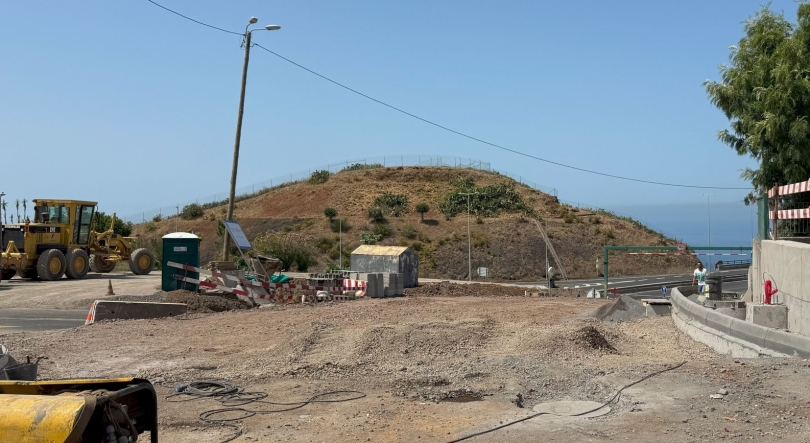 Imagem de Trânsito na via-rápida encerado na Cancela durante a noite