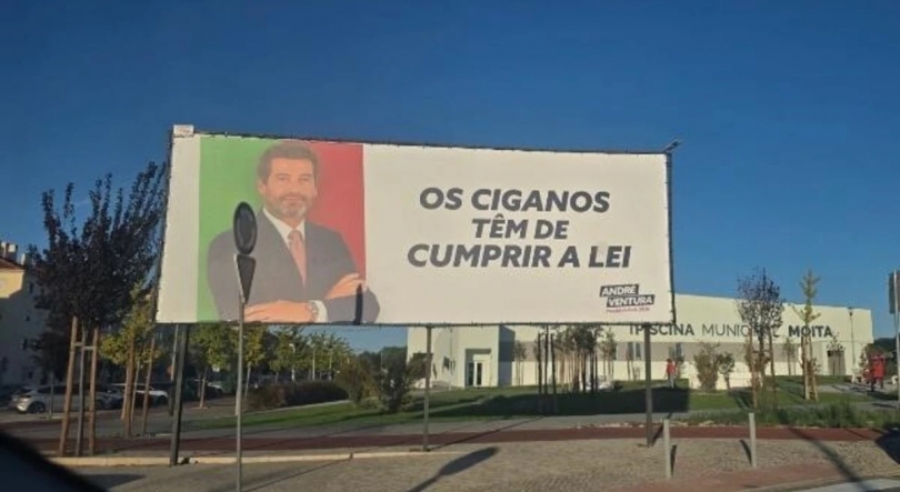 Imagem de Seis pessoas avançam com ação em tribunal para obrigar Ventura a retirar cartazes