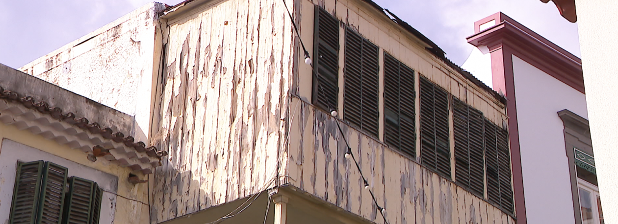 Imagem de Desalojados depois de queda do telhado ficam na Pousada da Juventude (áudio)