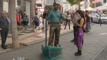 Imagem de Ruas do Funchal ficaram repletas de estátuas vivas (vídeo)