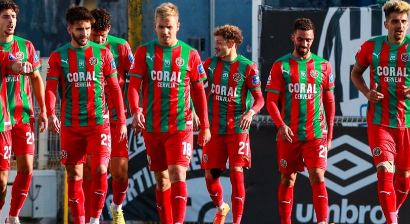 Imagem de Bis de Carlos Daniel dá vitória ao Marítimo reduzido a dez