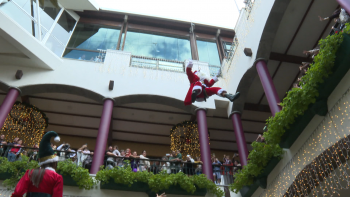 Imagem de Centenas de crianças receberam o Pai Natal no Fórum Madeira (vídeo)