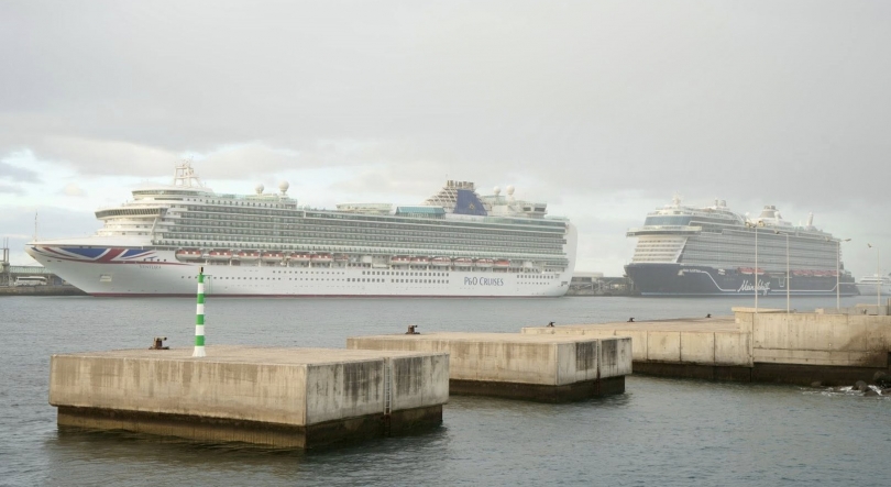 Imagem de Ventura e Mein Schiff Relax de visita à Madeira