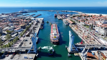 Imagem de Porto de Leixões abriu só para o carregamento de carga para a Madeira (áudio)