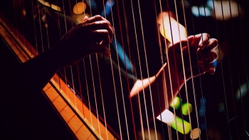 Imagem de ‘Do Outro Lado Do Espelho’ no Teatro Municipal Baltazar Dias (áudio)