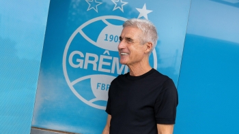 Imagem de Luís Castro chega ao Grêmio com otimismo por entre limitações financeiras