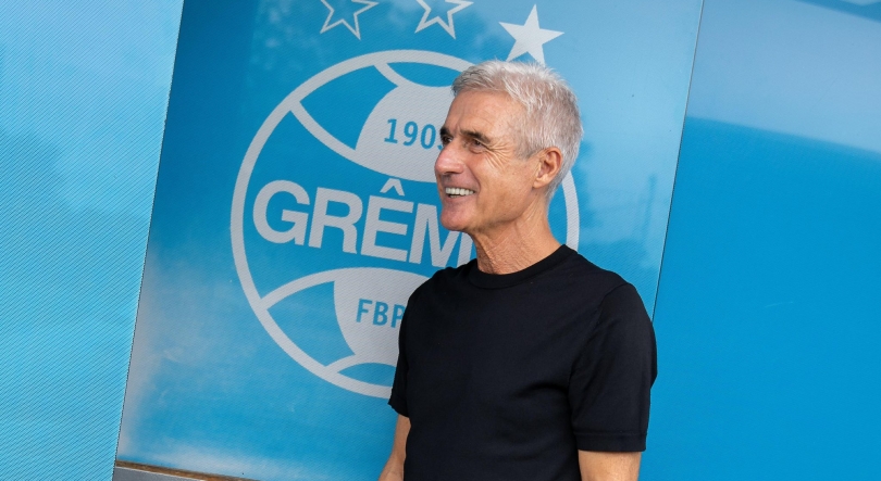 Imagem de Luís Castro chega ao Grêmio com otimismo por entre limitações financeiras