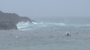 Imagem de Previsões de ondas da ordem dos 14 metros cancela viagens marítimas