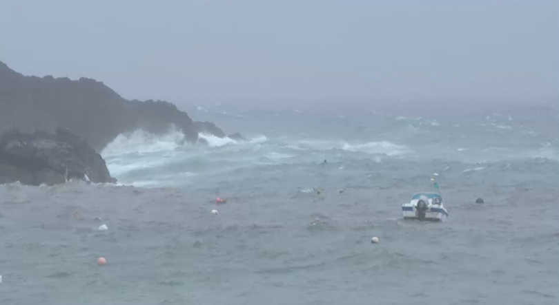 Imagem de Previsão de ondas de 14 metros cancela viagens marítimas